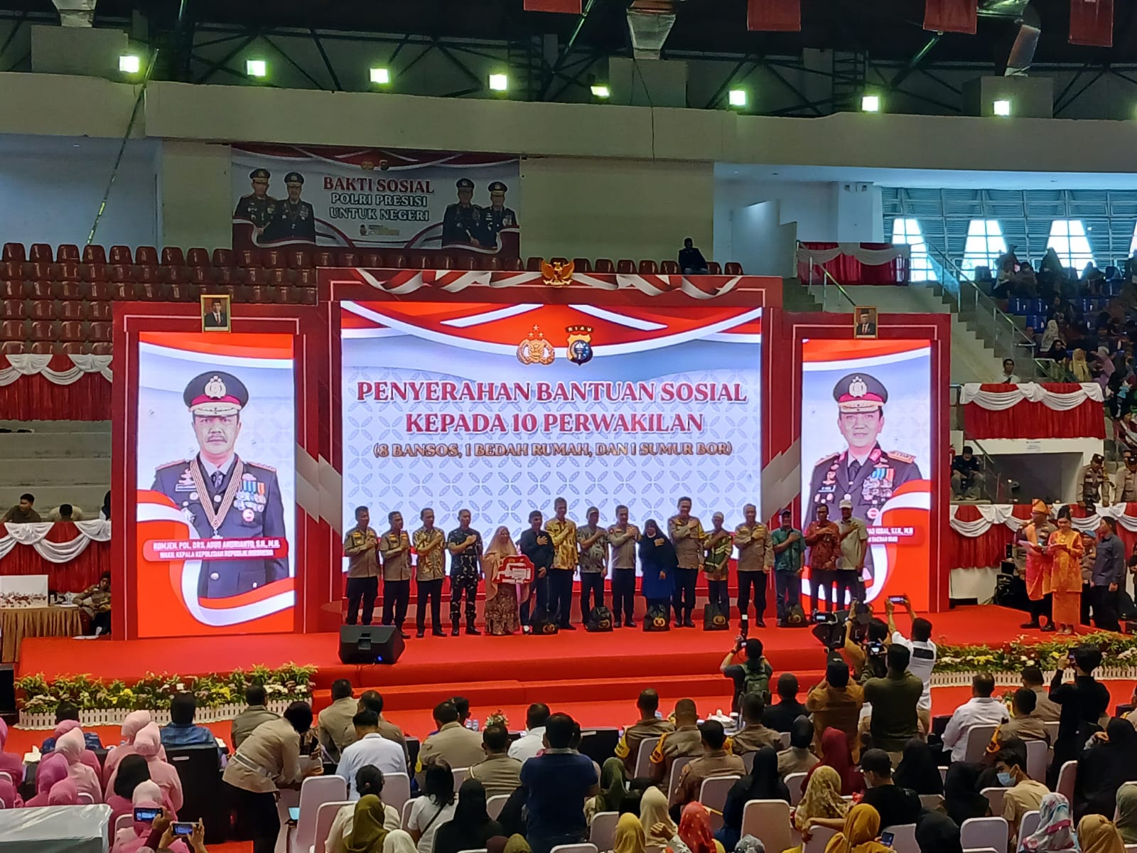 Polsek Senapelan Bantu Ratusan Warga Ikuti Baksos Bersama Wakapolri